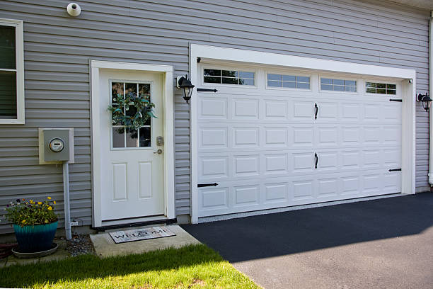 24/7 Emergency Garage Door Panel Replacement experts in Waterford, WI